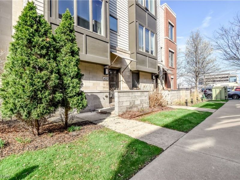 1425 Lindazzo Avenue, Cleveland, OH 44114 Photo 3