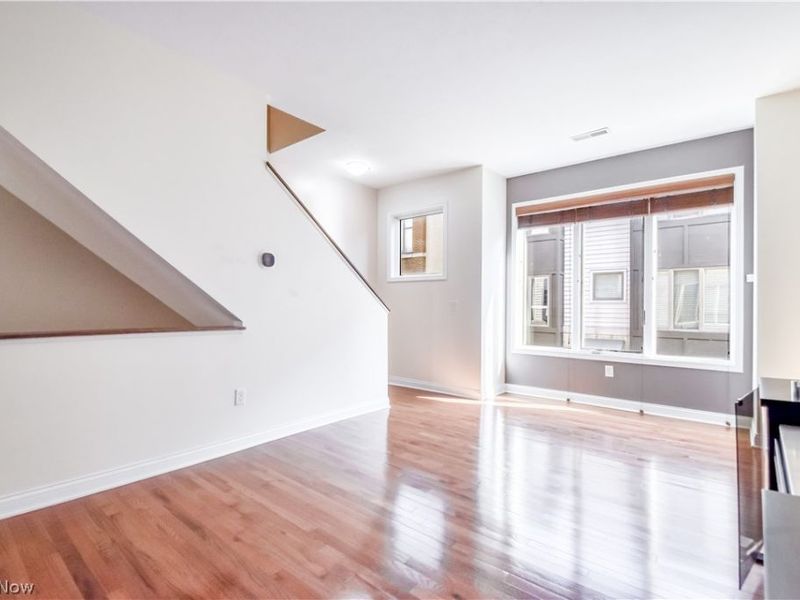 1425 Lindazzo Avenue, Cleveland, OH 44114 Photo 8