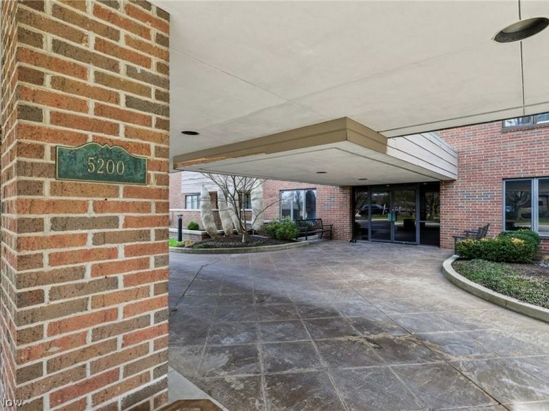 5200 Three Village Drive, Unit 1C, Lyndhurst, OH 44124 Photo 2
