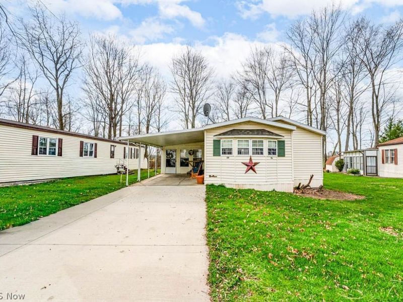 1229 Columbiana Lisbon Road, Unit 28, Columbiana, OH 44408 Photo 2