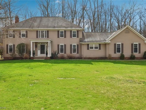 57 Fairfax Drive, Chagrin Falls, OH 44022