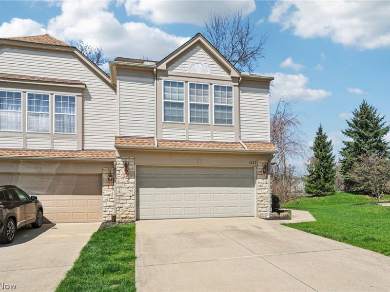 1437 N Yorkshire Drive, Broadview Heights, OH 44147 Photo 2