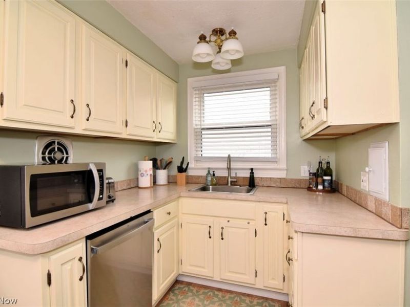 3837 Northwood Road, University Heights, OH 44118 Photo 12