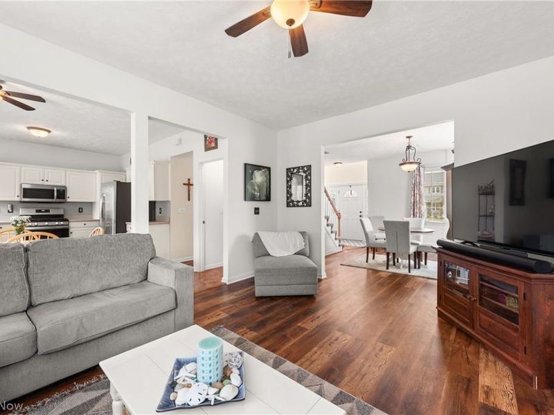 27061 Glenside Lane, Olmsted Township, OH 44138 Photo 10