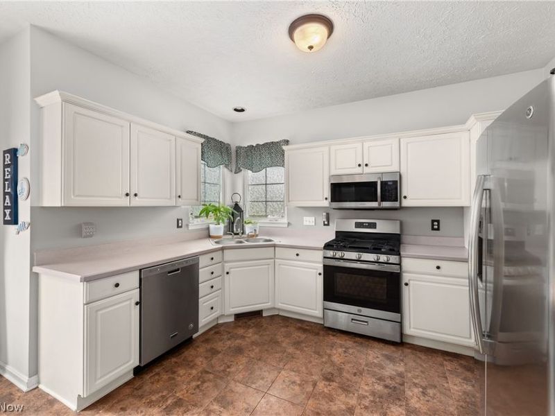 27061 Glenside Lane, Olmsted Township, OH 44138 Photo 12