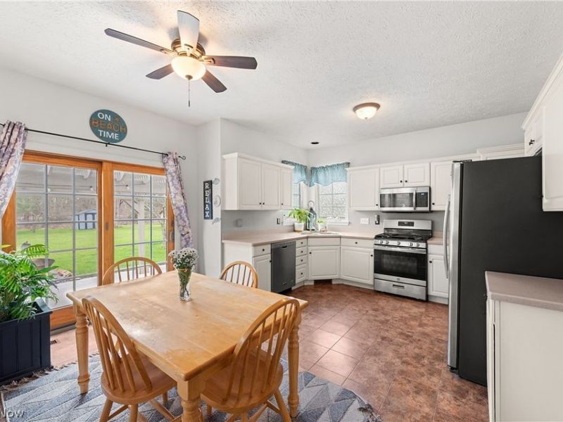 27061 Glenside Lane, Olmsted Township, OH 44138 Photo 13