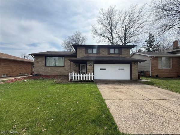 2207 Oaklawn Drive, Parma, OH 44134