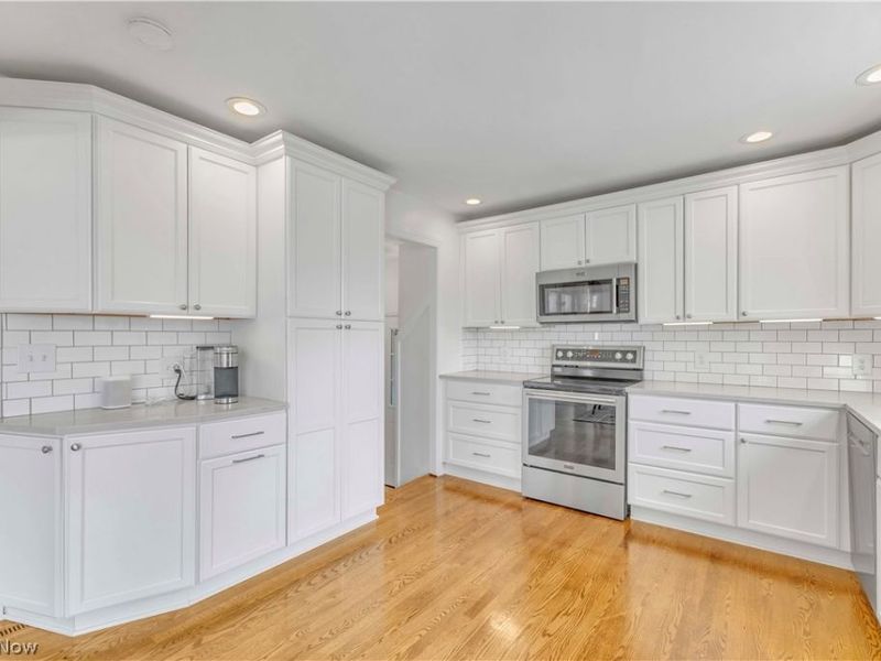 21457 S Park Drive, Fairview Park, OH 44126 Photo 8