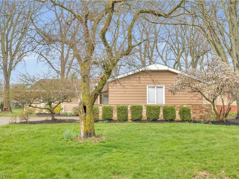 432 Powell Drive, Bay Village, OH 44140 Photo 2