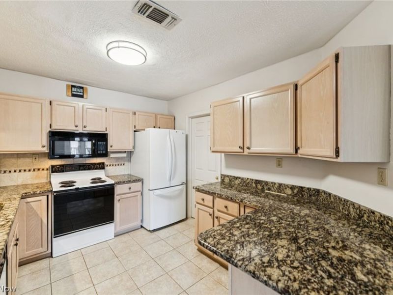 22481 Center Ridge Road, Unit 101, Rocky River, OH 44116 Photo 12