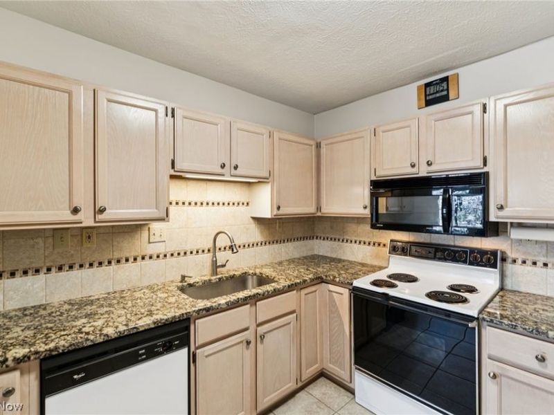 22481 Center Ridge Road, Unit 101, Rocky River, OH 44116 Photo 14