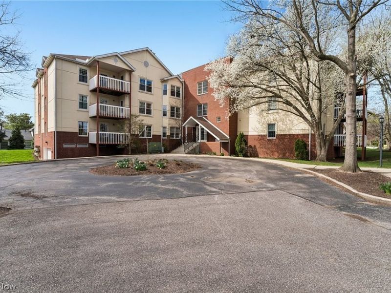 22481 Center Ridge Road, Unit 101, Rocky River, OH 44116 Photo 2