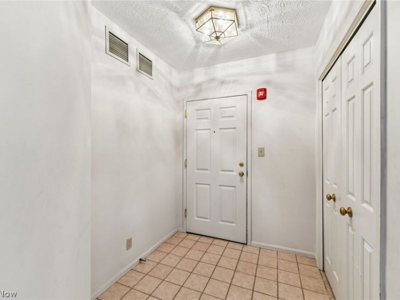 22481 Center Ridge Road, Unit 101, Rocky River, OH 44116 Photo 4