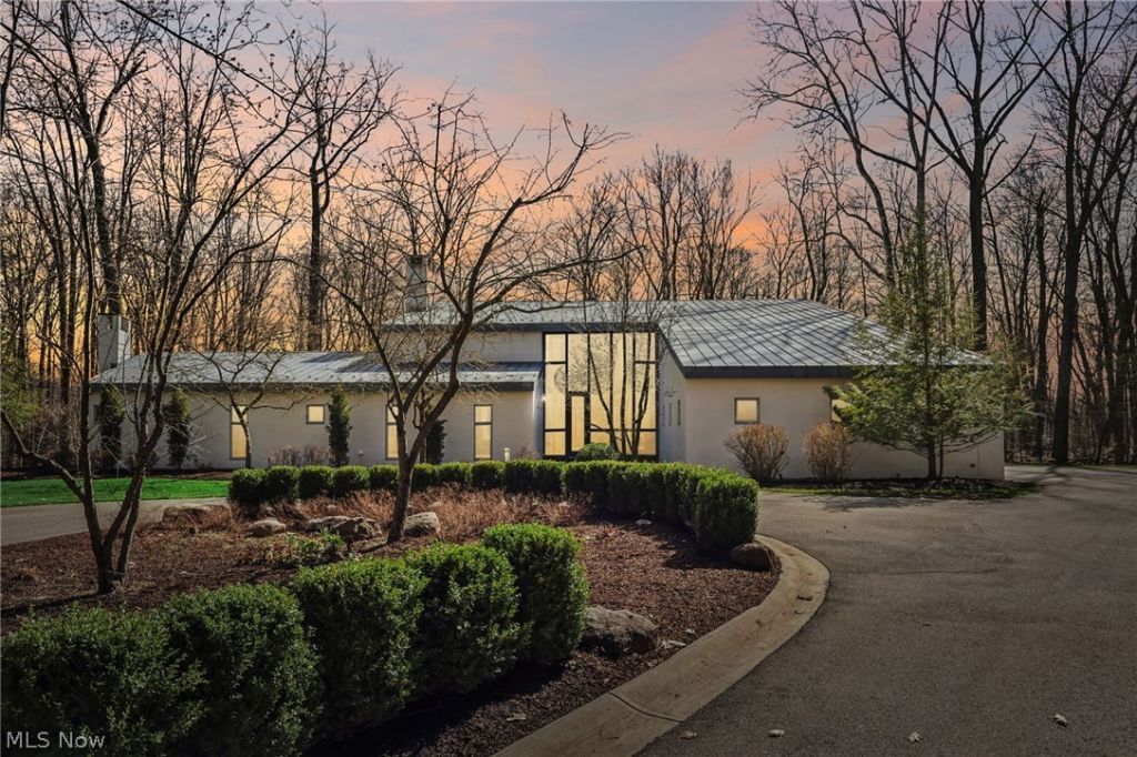 7565 Runny Meade Trail, Chagrin Falls, OH 44022