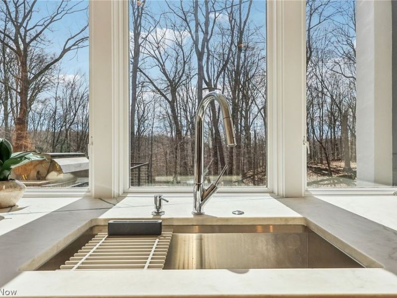 7565 Runny Meade Trail, Chagrin Falls, OH 44022 Photo 14