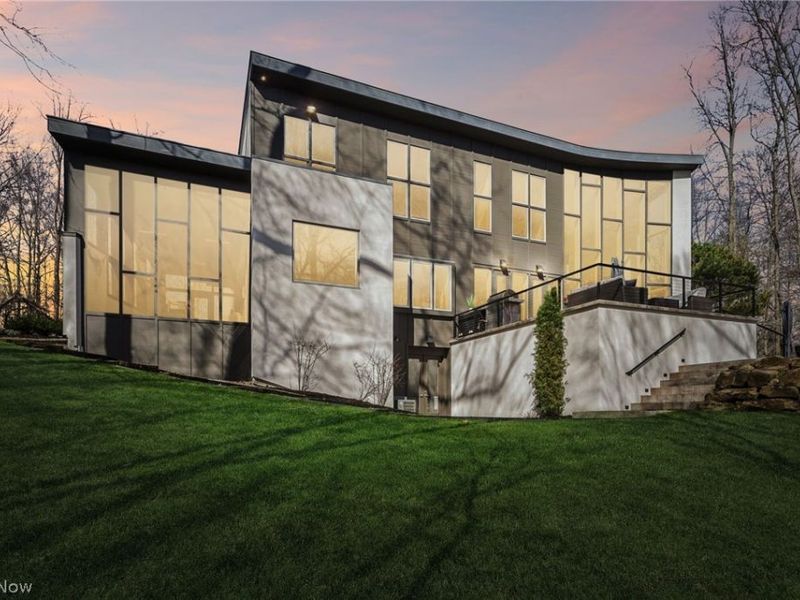 7565 Runny Meade Trail, Chagrin Falls, OH 44022 Photo 2