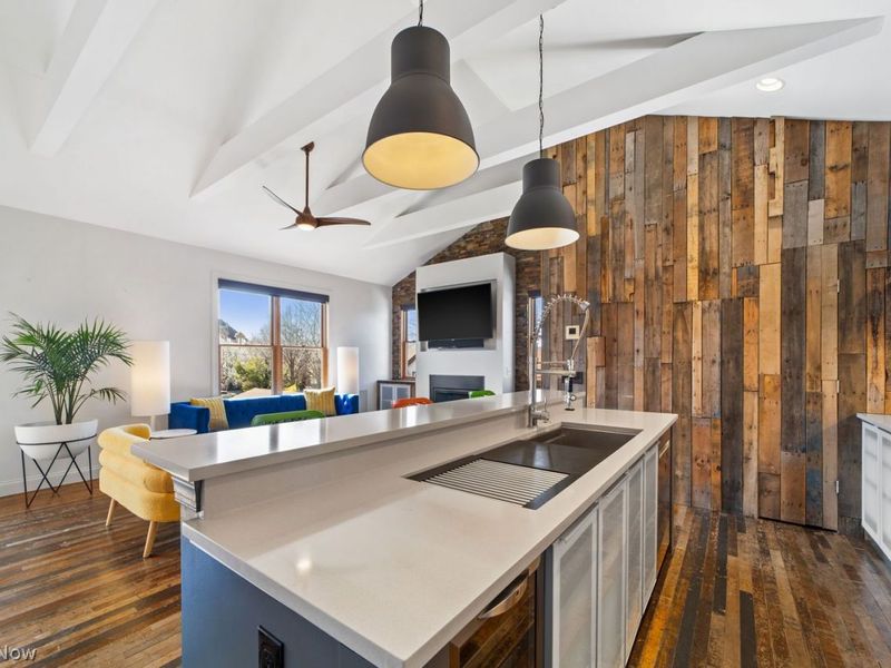 2305 Thurman Avenue, Cleveland, OH 44113 Photo 13