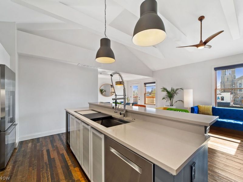 2305 Thurman Avenue, Cleveland, OH 44113 Photo 14