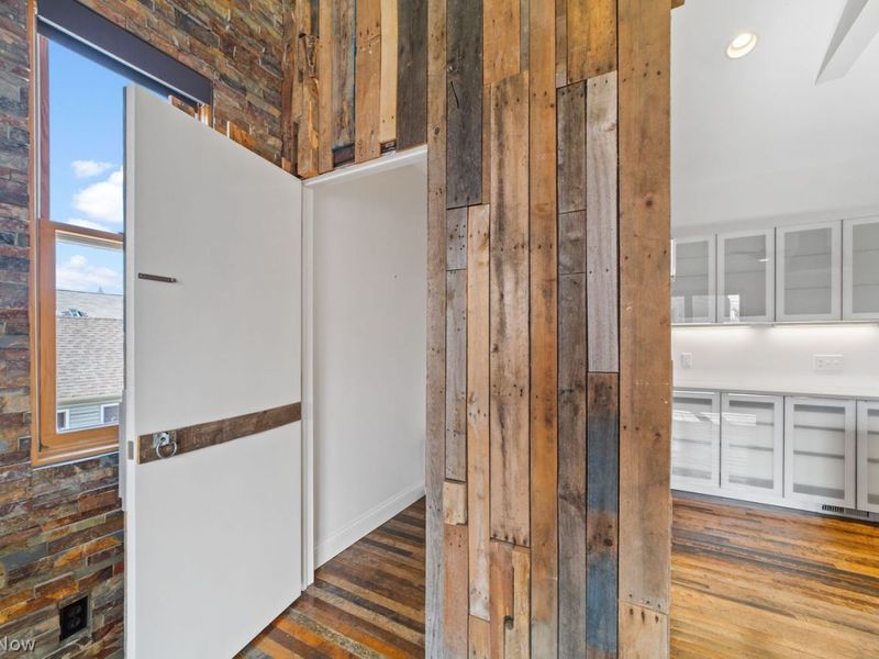 2305 Thurman Avenue, Cleveland, OH 44113 Photo 15