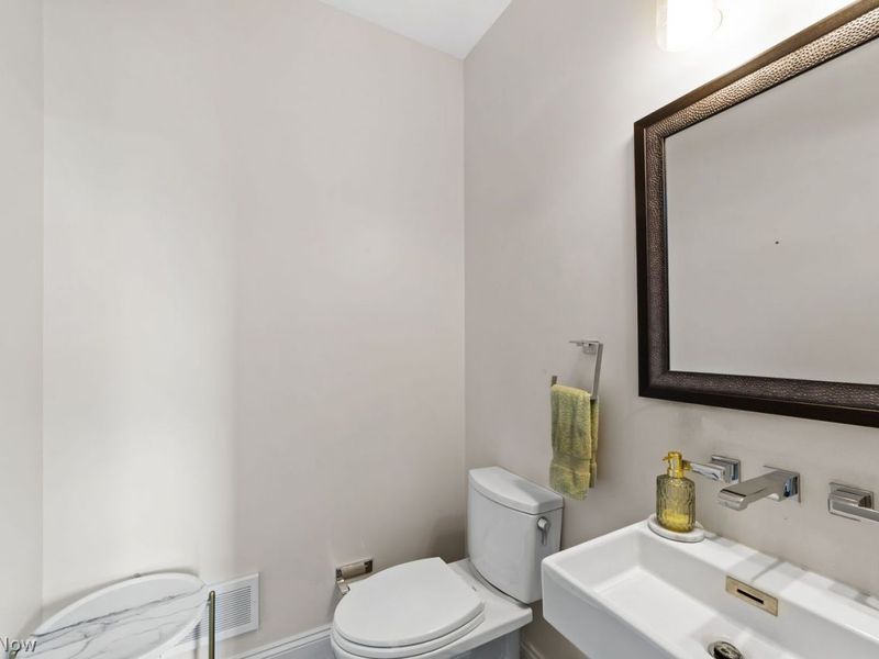 2305 Thurman Avenue, Cleveland, OH 44113 Photo 16