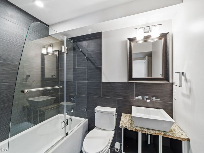 2305 Thurman Avenue, Cleveland, OH 44113 Photo 28