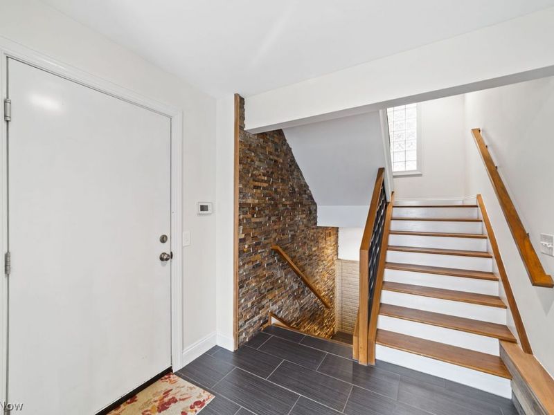 2305 Thurman Avenue, Cleveland, OH 44113 Photo 3