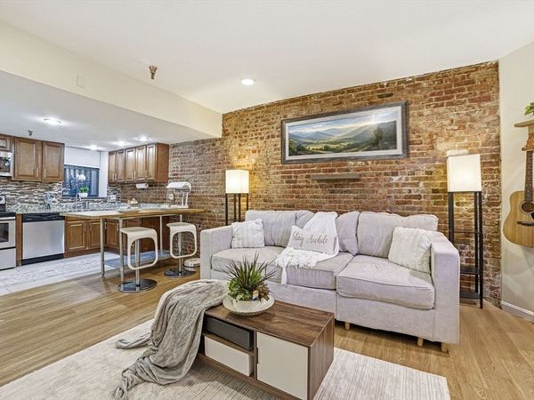 39 Hemenway St, Unit 27, Boston, MA 02115