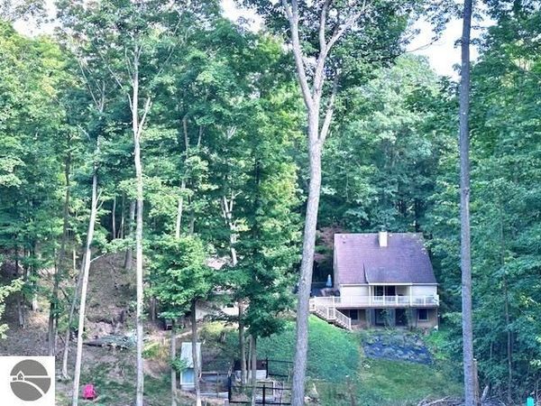 10520 Dalzell Road S, Traverse City, MI 49684