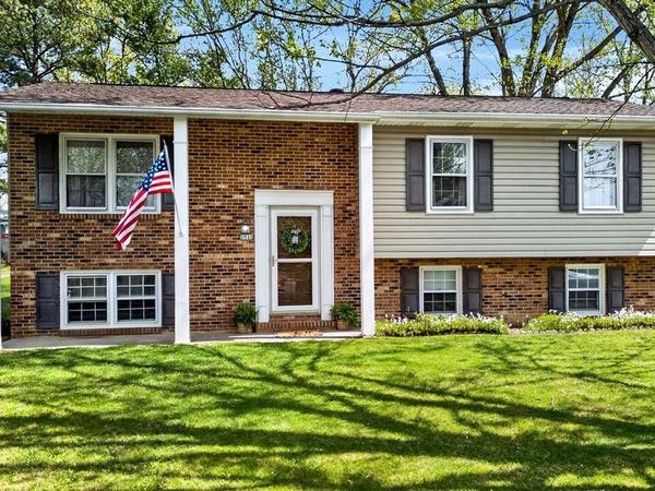 51 BRIARWOOD CIR, STAUNTON, VA 24401