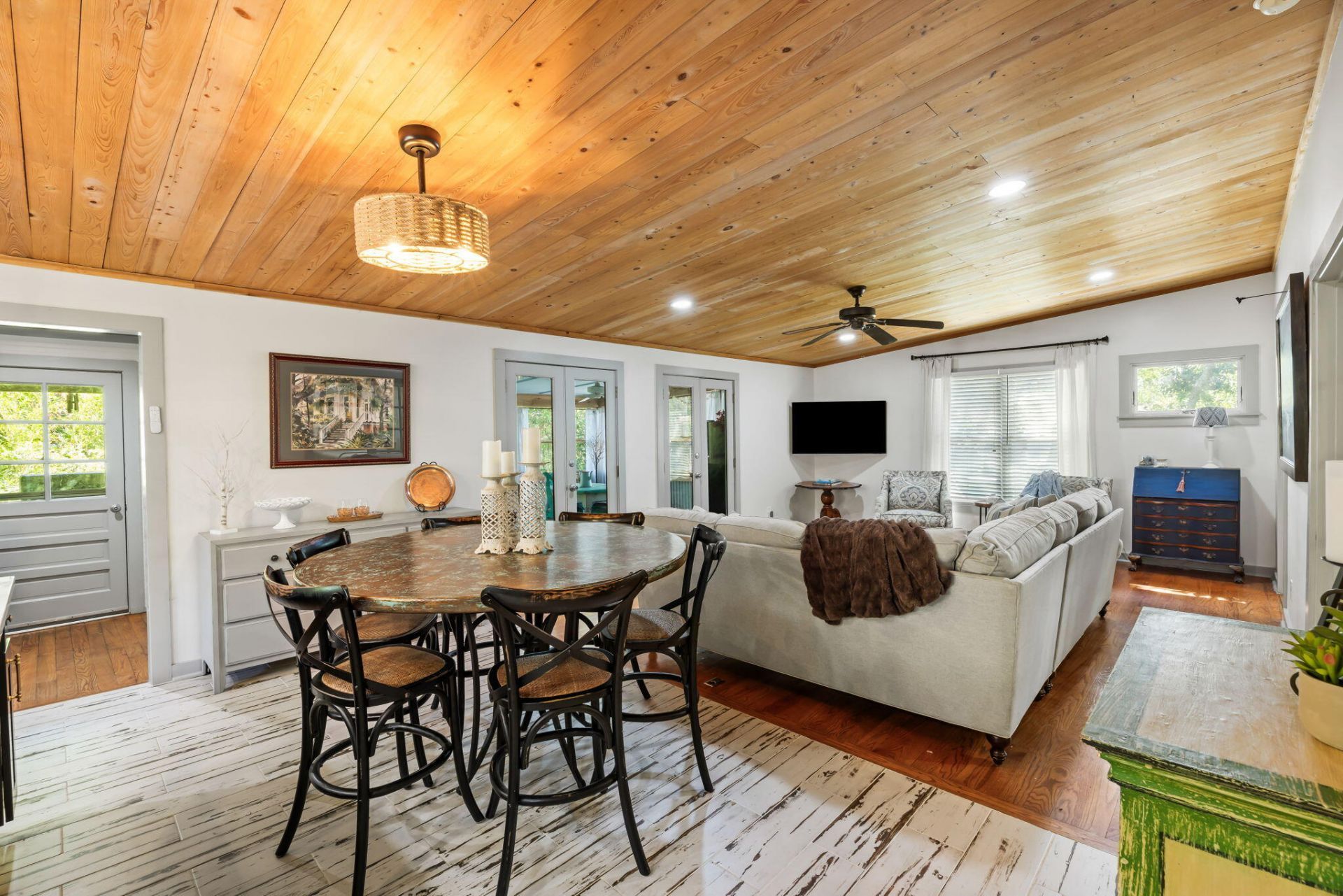 212 E Hudson Avenue Photo 15