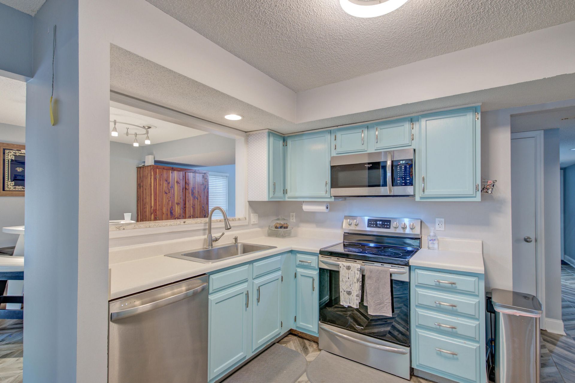 115 Challis Court Photo 10