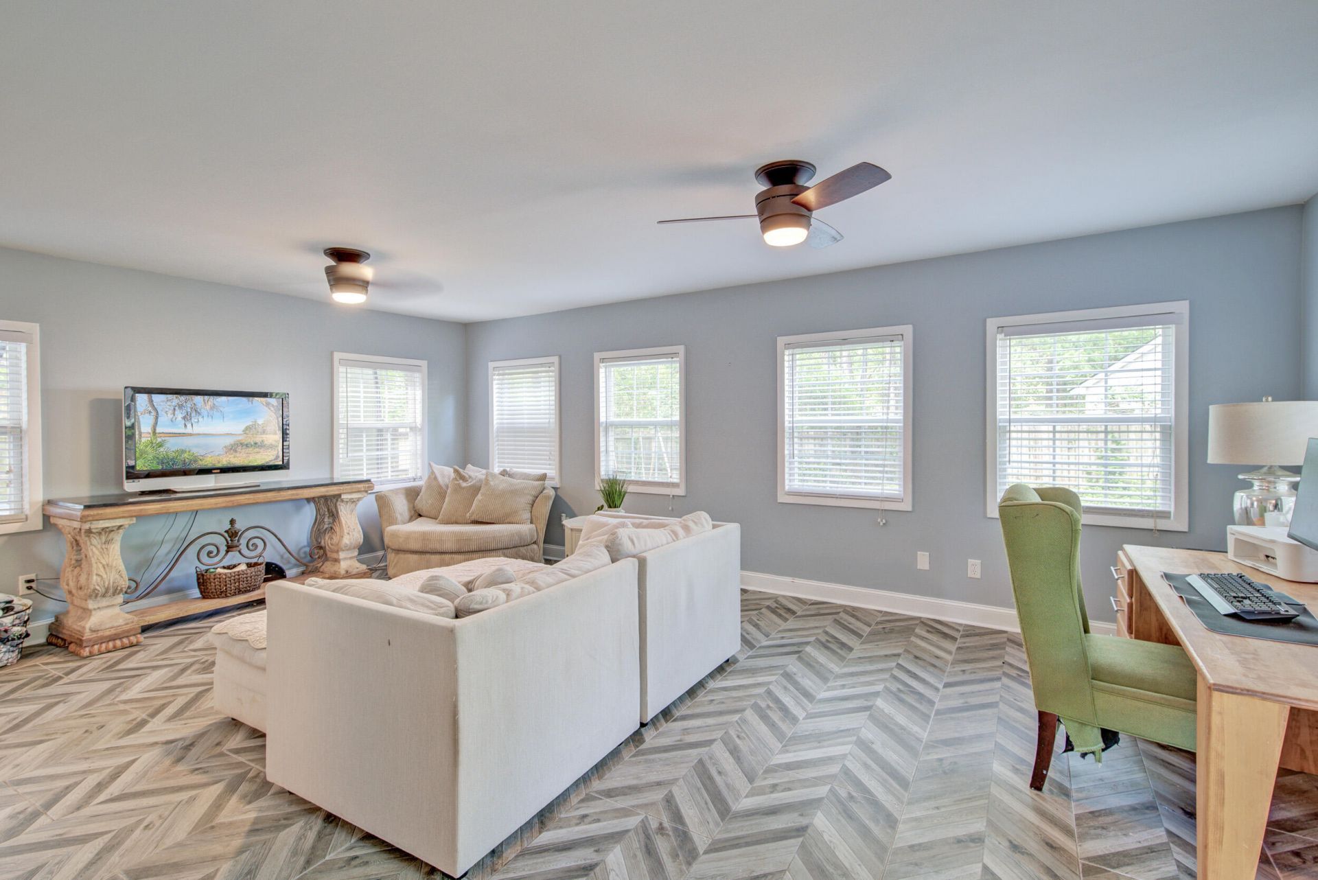 115 Challis Court Photo 15