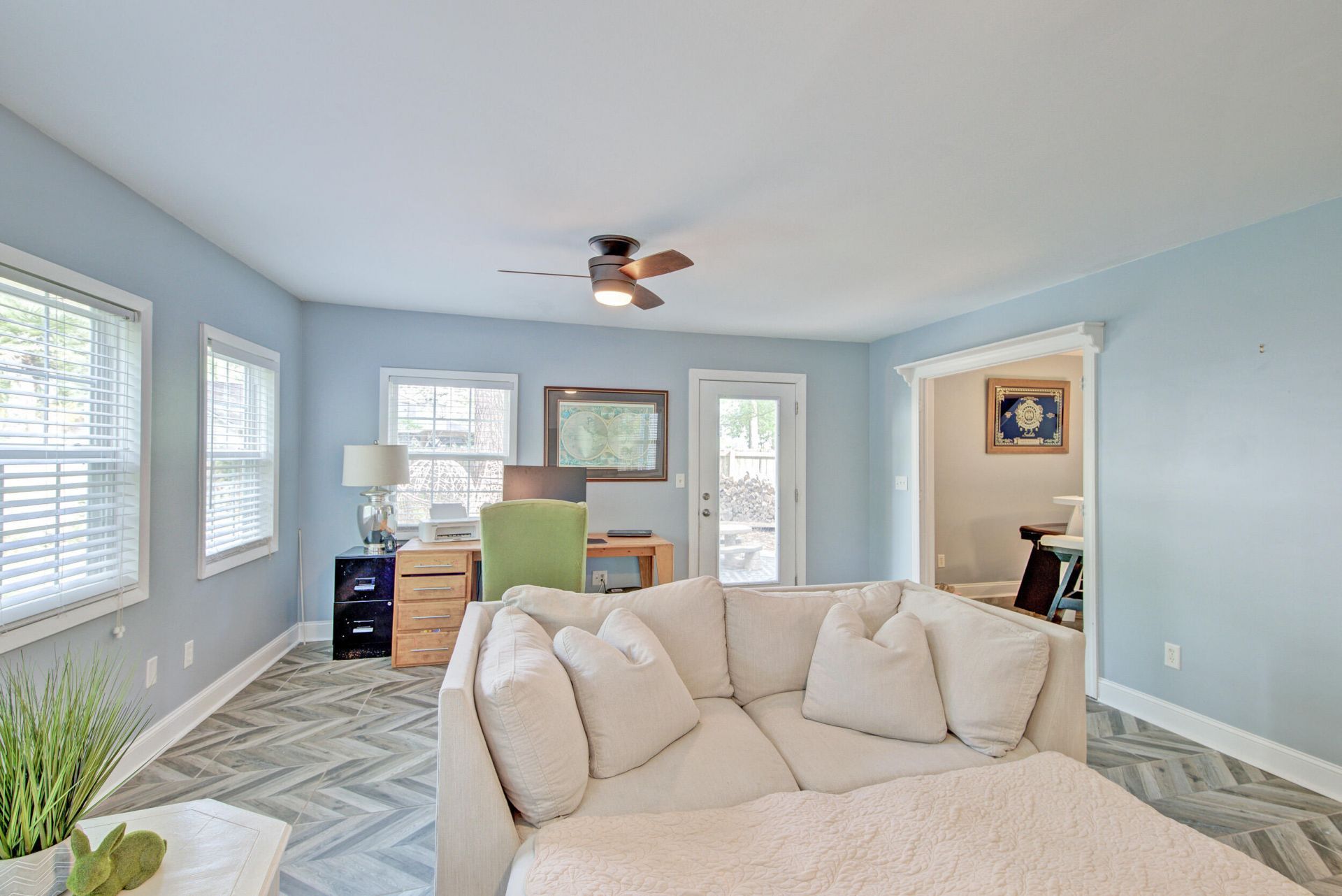 115 Challis Court Photo 16