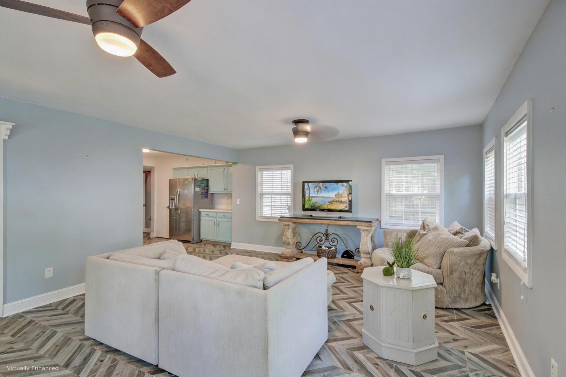 115 Challis Court Photo 17