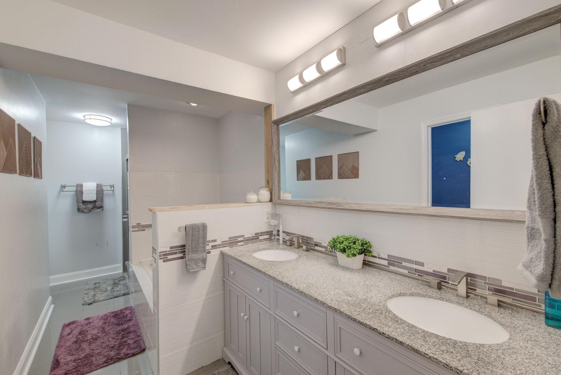 115 Challis Court Photo 24