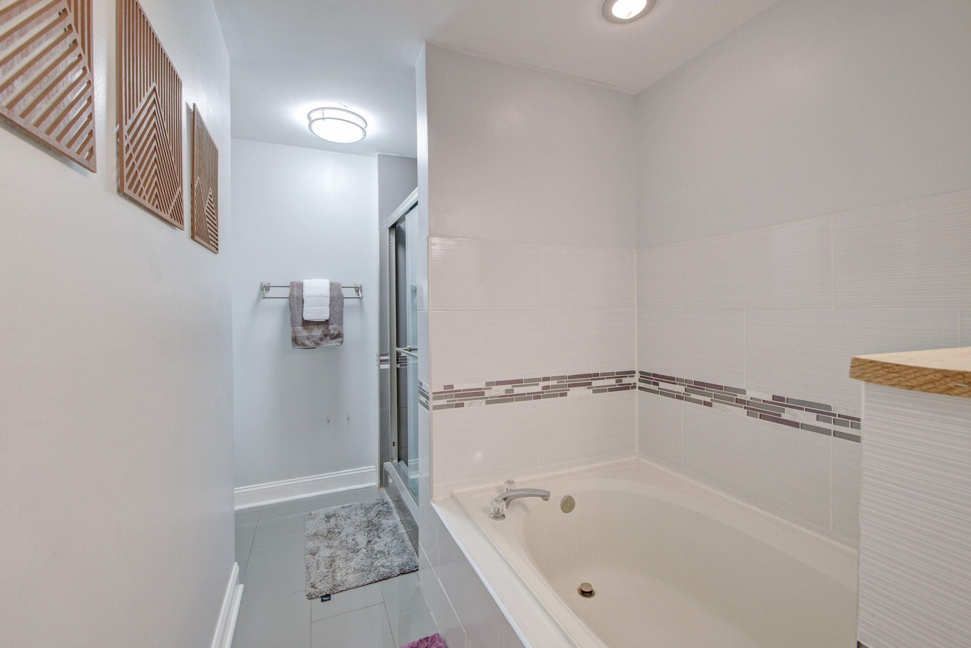 115 Challis Court Photo 25