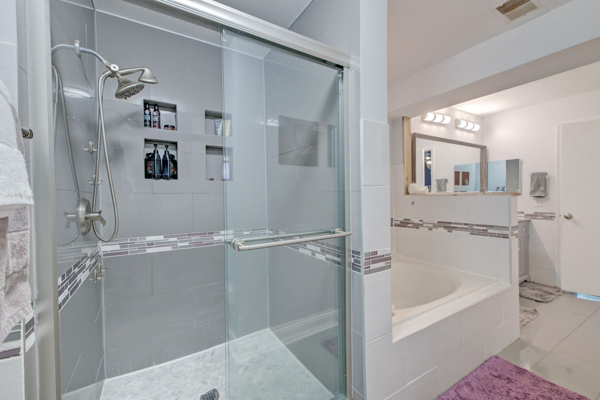 115 Challis Court Photo 26