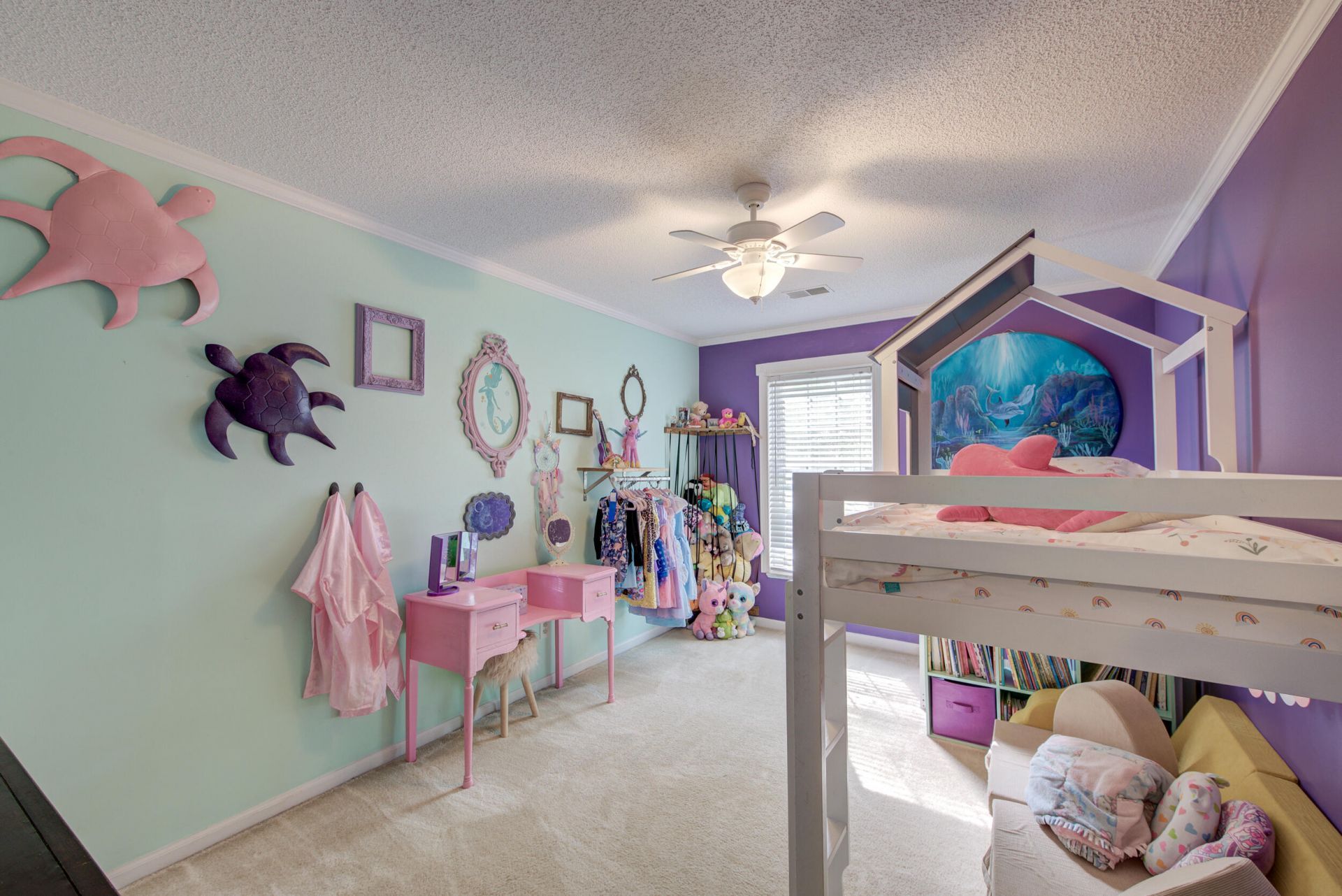 115 Challis Court Photo 33