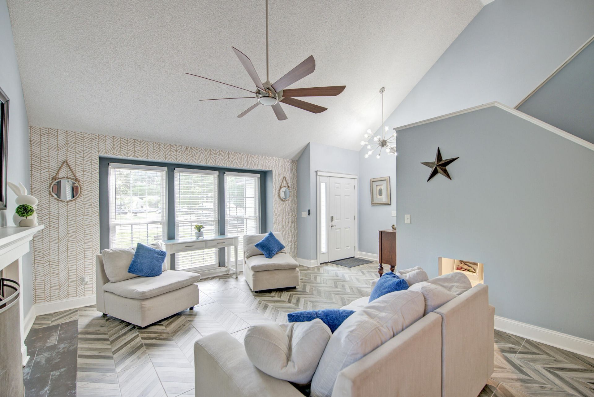 115 Challis Court Photo 4