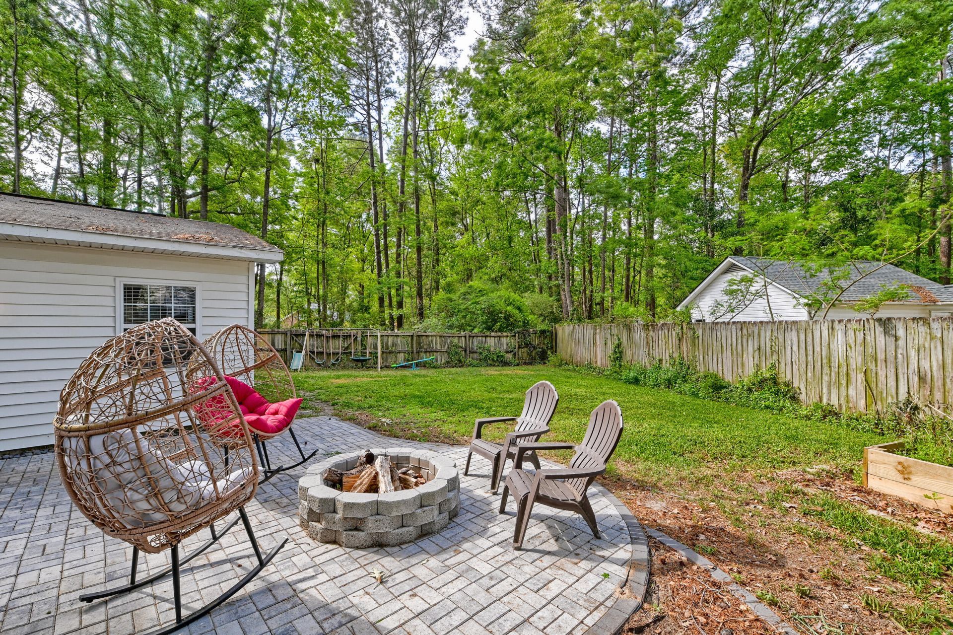 115 Challis Court Photo 42