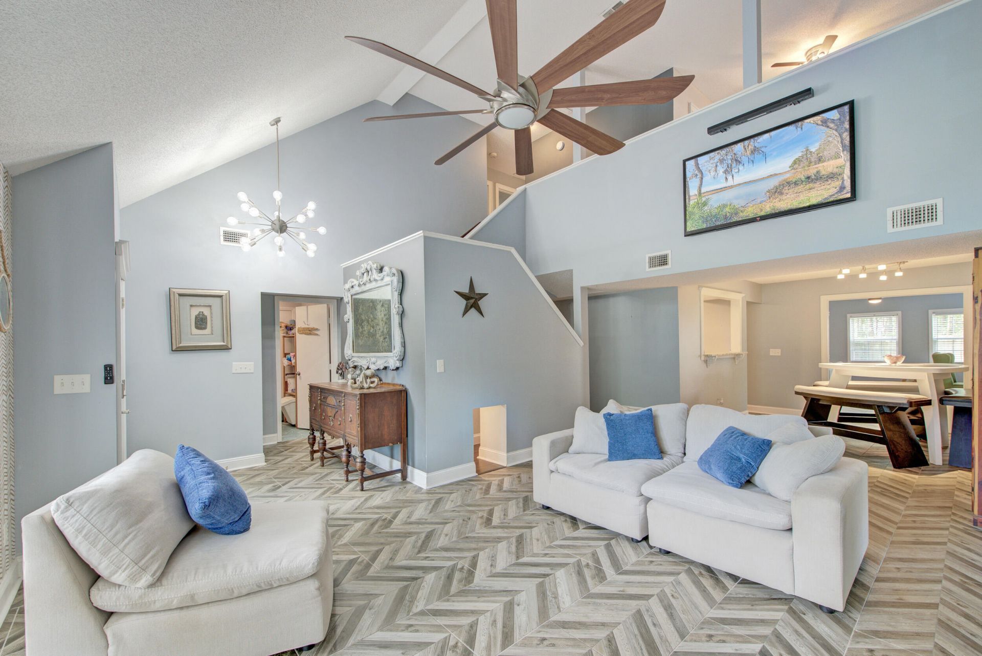 115 Challis Court Photo 6