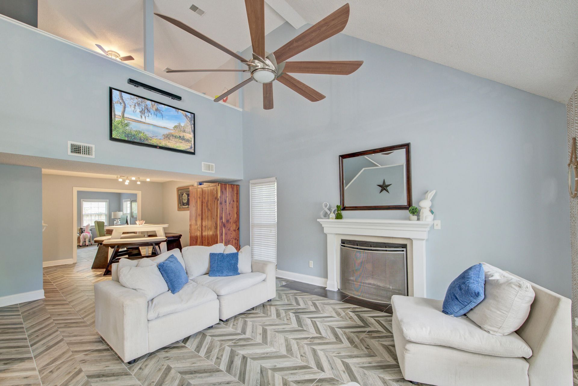 115 Challis Court Photo 7