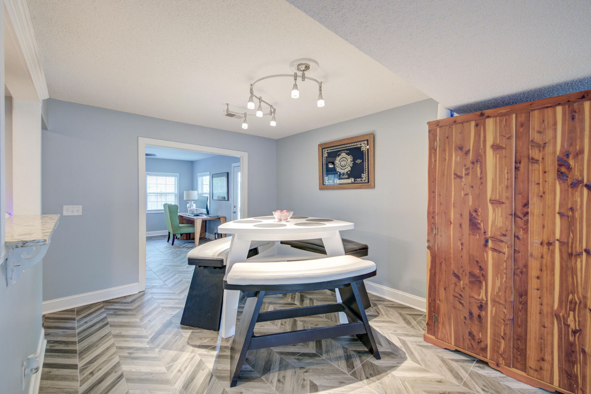 115 Challis Court Photo 8