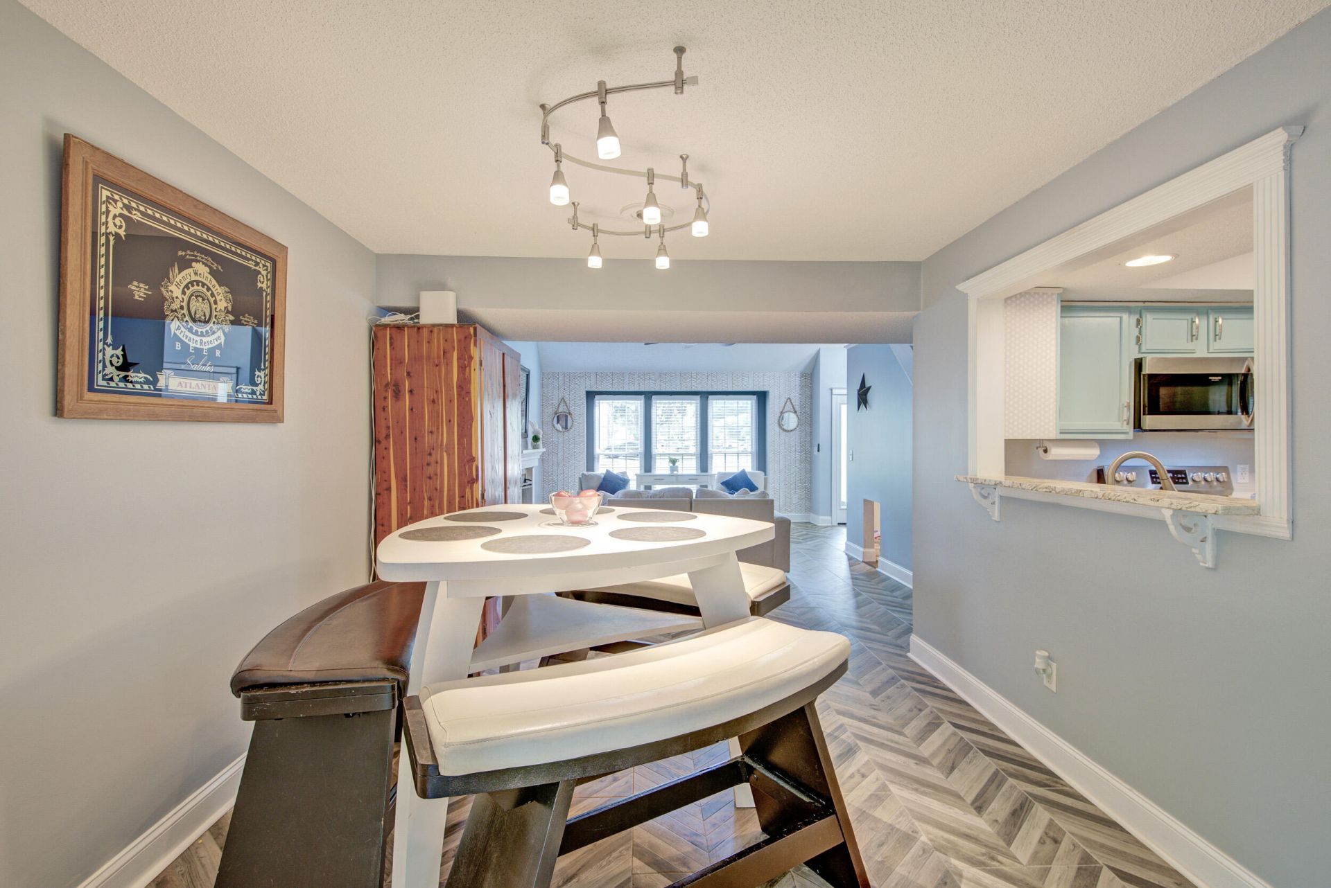 115 Challis Court Photo 9