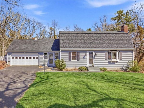 8 Canapitsit Drive, Teaticket, MA 02536