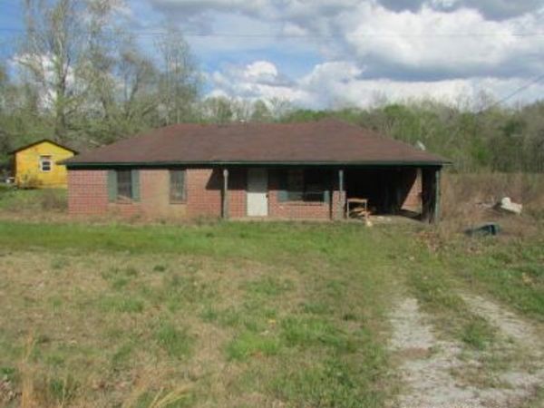 5737 S Old Highway 7 , Waterford, MS 38685