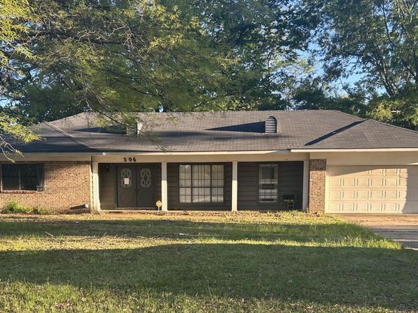 306 N Macarthur , Indianola, MS 38751