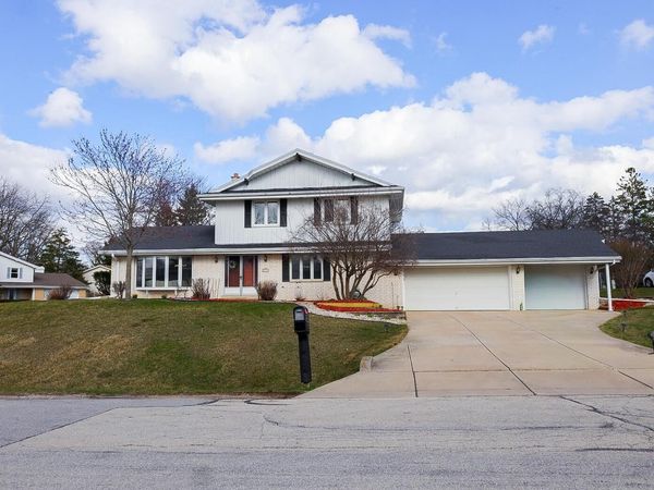 3340 S Russel ROAD, New Berlin, WI 53151