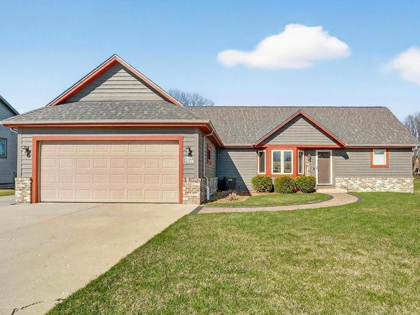 W199N17111 Ridgeway DRIVE, Jackson, WI 53037