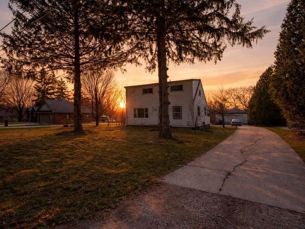 5439 S Egofske ROAD, New Berlin, WI 53146